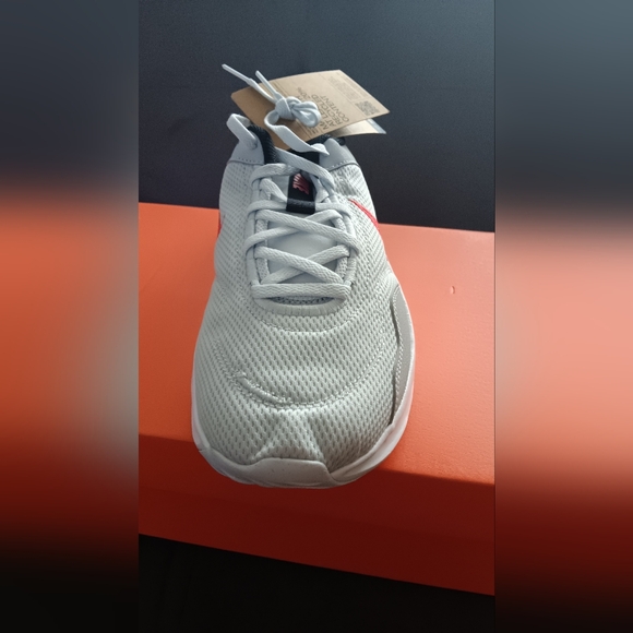 Nike Legend Essential 3 - Picture 4 of 5